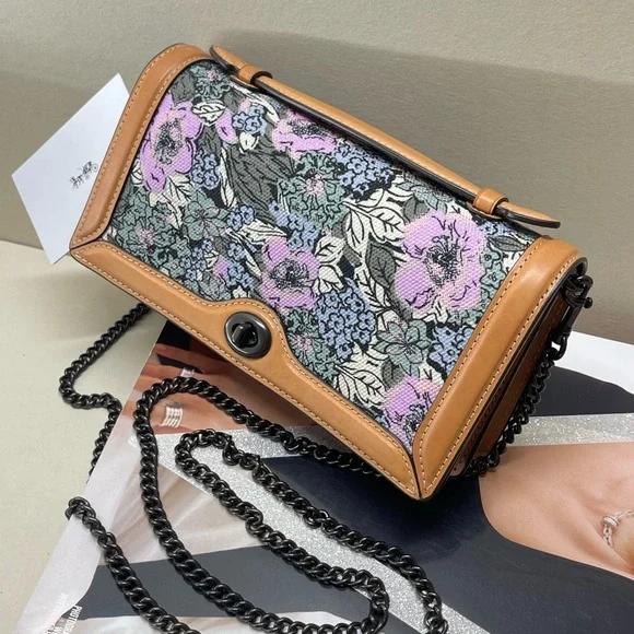 (new+card) Coach turnlock crossbody /clutch leather trim